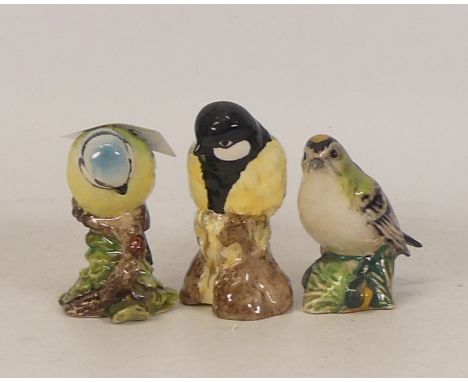 Beswick birds to include Goldcrest 2415, Blue Tit 992 and  Great Tit 3274 (large chip to base) 