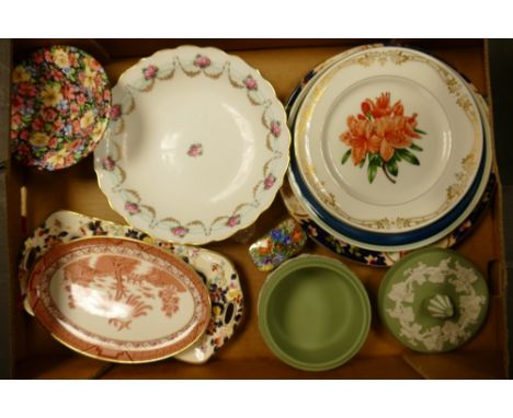 A mixed collection of items to include Wedgwood jasper ware lidded pot, Spode shallow floral and gilt bowl, Mason's sandwich 