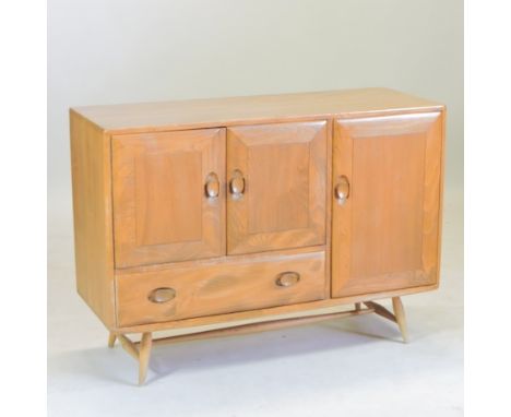 A light elm Ercol Windsor sideboard, 114cm