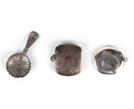 Two silver vesta cases; together with a Georgian silver caddy spoon, 46g (3).