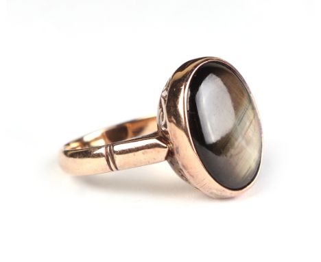 A 14ct gold cabochon set ring, approx UK size J, 4.9g.