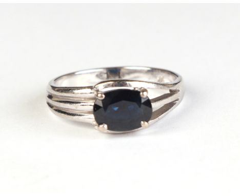 A 14ct white gold sapphire ring, approx UK size N, 4.2g.