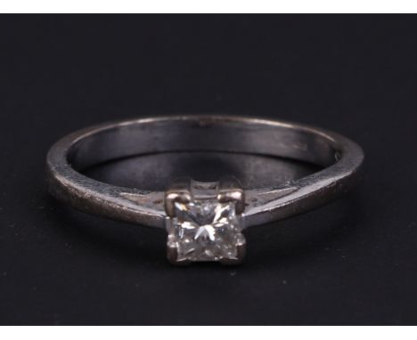 An 18ct white gold diamond solitaire ring, approx UK size K, 3.1g.Condition ReportIn good condition.