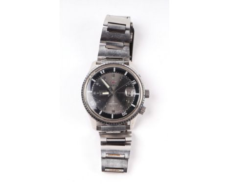 A vintage Orient King Diver 21 jewel Automatic Diver's watch, the black dial with day date aperture and uni directional inner