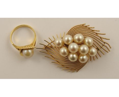 A 14ct brooch set with a cluster of pearls largest 7.5mm smallest 7.1mm set to the centre of the double fan shape of twisted 