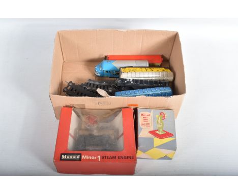 A BOXED MAMOD MINOR 1 LIVE STEAM STATIONARY ENGINE, not tested, playworn condition with some paint loss, marking and wear, ha