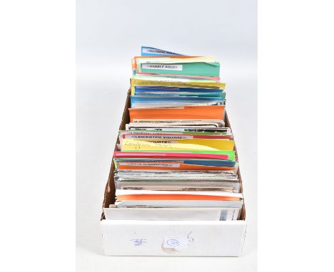 A LARGE COLLECTION OF POSTCARDS, APPROXIMATELY 850, to include Kenwood, Kew Gardens, Kings College, King Edward Hall, King Ge