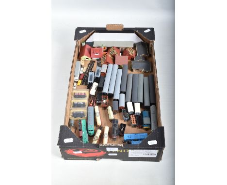 A QUANTITY OF UNBOXED AND ASSORTED N GAUGE MODEL RAILWAY ITEMS, to include Minitrix  class 27 locomotive No.D5379, B.R. green