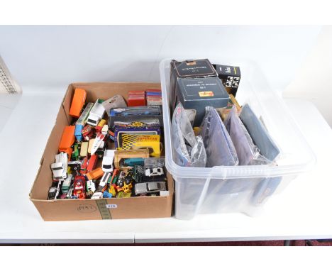 A QUANTITY OF BOXED AND UNBOXED DIECAST VEHICLES, boxed items include Maisto 1/18 scale cars, Corgi Classics The Beatles Yell