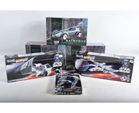 SIX BOXED REVELL STAR WARS AND BATMAN FOREVER KITS, to include a 1995 unopened plastic wrapped  Skill 2 Batmobile, Batman For