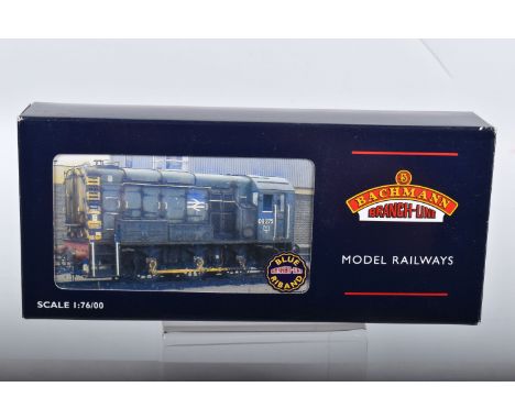 A BOXED OO GAUGE BACHMANN BRANCHLINE MODEL RAILWAY LOCOMOTIVE, Class 08 Shunter, no. D3336 in BR Green with Hinged Door, mode