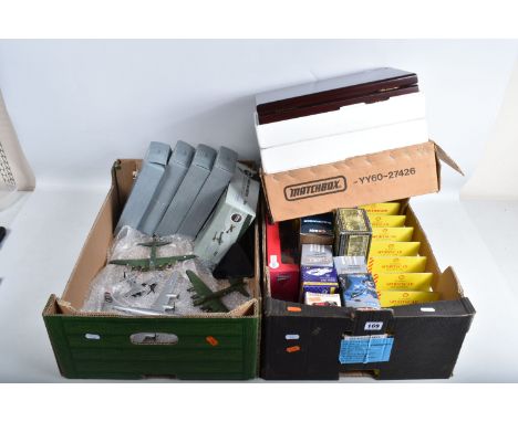 A QUANTITY OF BOXED AND UNBOXED MODERN DIECAST MODELS, boxed models to include Corgi Classics Unsung Heroes Vietnam Series II