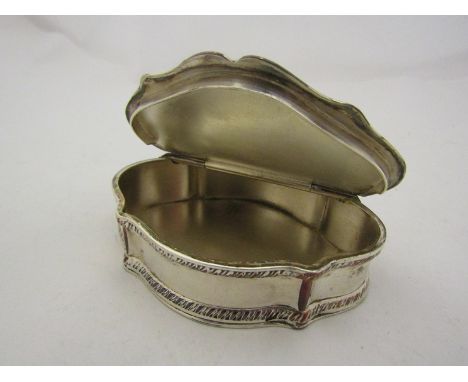 A table snuff box, plated and hinged on copper, 8cm x 6cm