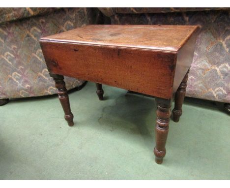 A circa 1880 mahogany commode with ceramic liner on turned legs, 54cm x 31cm x 48cm   (R) £15