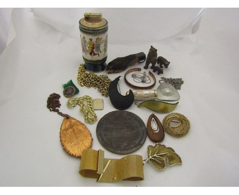 A box of miscellaneous collectables including Colibri Italian table lighter and costume jewellery 