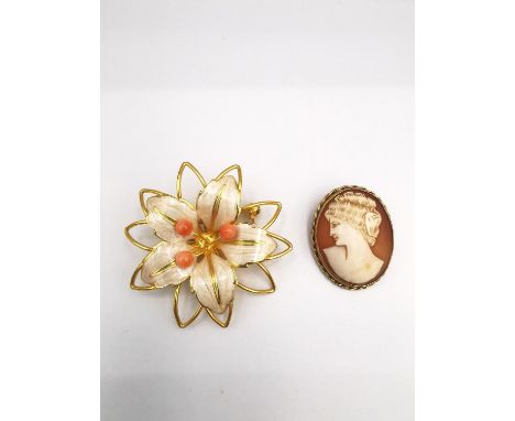A 9ct yellow gold carved shell cameo brooch with side profile of a classical female figure, in a 9ct gold rope twist frame wi