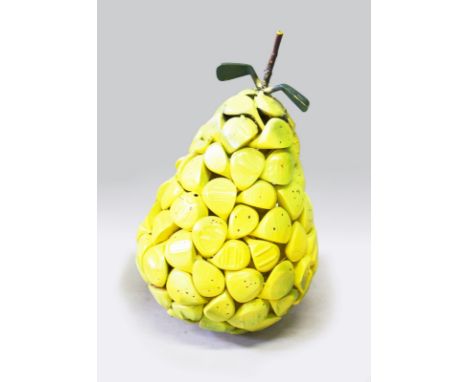 AN UNUSUAL GOLF CLUB yellow painted lamp. 2ft 3ins high.