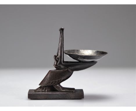 Edgar BRANDT (1880-1960) PELICAN, ART DECO trinket tray in iron signed - Weight:  960 g - Region: France - Sizes: h=140mm l=1