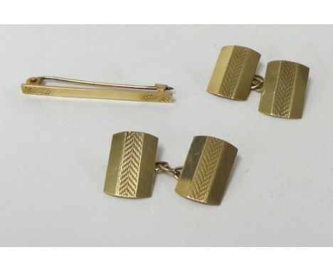 A 9ct gold gents cuff links, also 9ct gold tie clip, weight 4.70g.