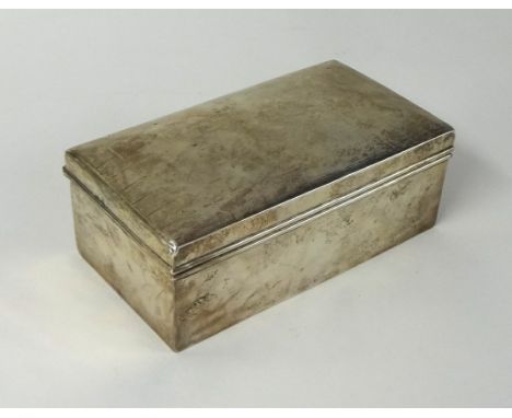 Walker & Hall, a silver rectangular cigarette box, 16cm x 10cm.