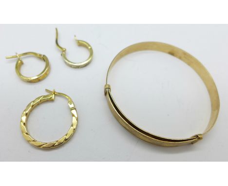 A 9ct gold baby's bangle, a pair of 9ct gold earrings and one other single 9ct gold earring, 5g