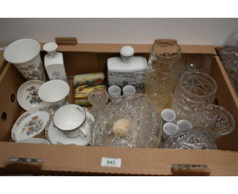 A small collection of Wedgwood Kutani Crane' including vase, two trinket dishes, cup and saucer, two similar Wedgwood 'Clemen
