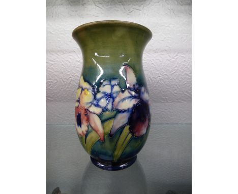 MID 20TH CENTURY MOORCROFT TABLE LAMP BASE (ALL FITTINGS REMOVED) DECORATED IN THE "ORCHID" PATTERN 24CM HIGH APPROX 