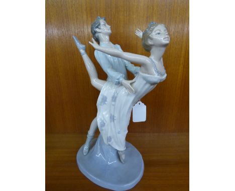 LLADRO NAO FIGURE OF A COUPLE DANCING 33CM HIGH APPROX 