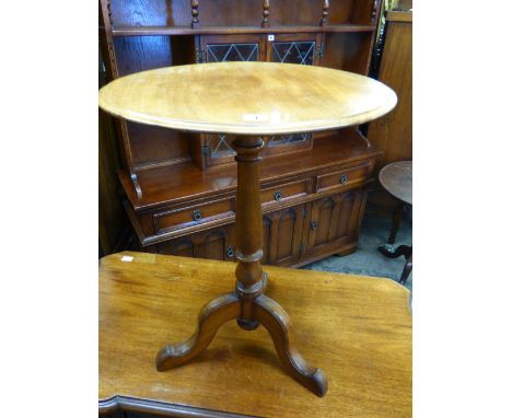 VICTORIAN MAHOGANY TRIPOD WINE TABLE