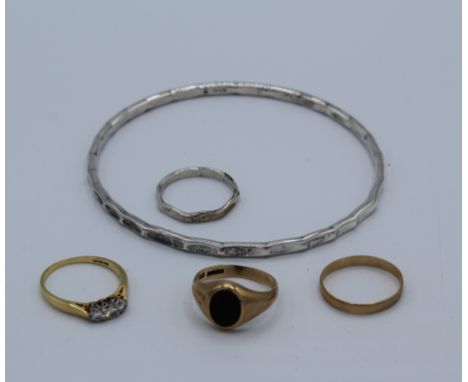 A collection of gold and silver jewellery. To include an 18ct gold diamond three stone ring, size N and set with three round 