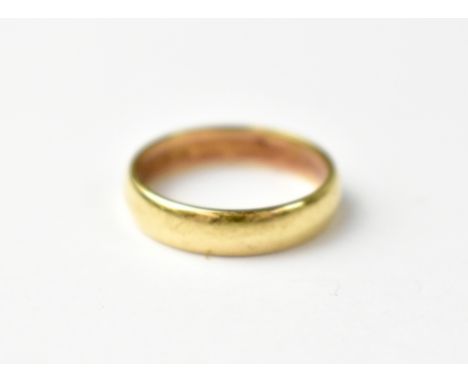 A 9ct gold band ring, size Q, approx 3.9g.
