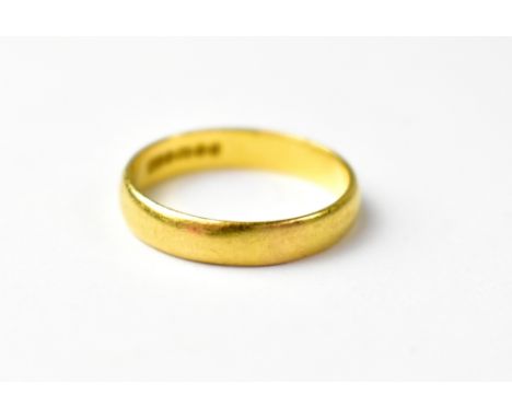 A 22ct gold band ring, size R, approx 4g.