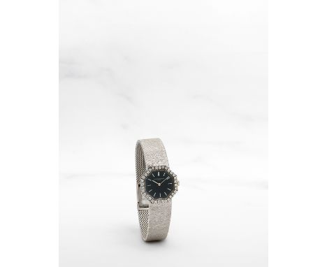 VACHERON CONSTANTIN. MONTRE BRACELET DE DAME EN OR BLANC 18K (750) DE FORME OCTOGONALE SERTIE DE DIAMANTS MOUVEMENT MECANIQUE