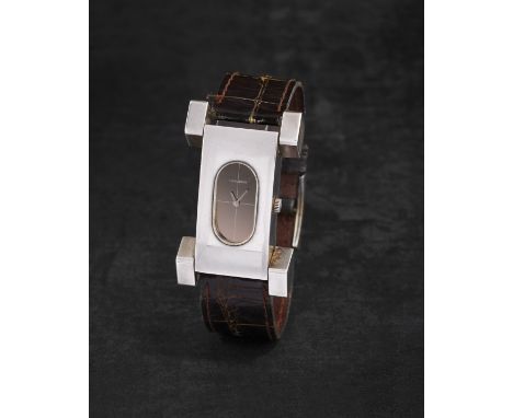 LONGINES. RARE MONTRE BRACELET EN ARGENT (925) DE FORME RECTANGULAIRE ET ELECTRONIQUE DESSINE PAR SERGE MANZONLONGINES. A RAR