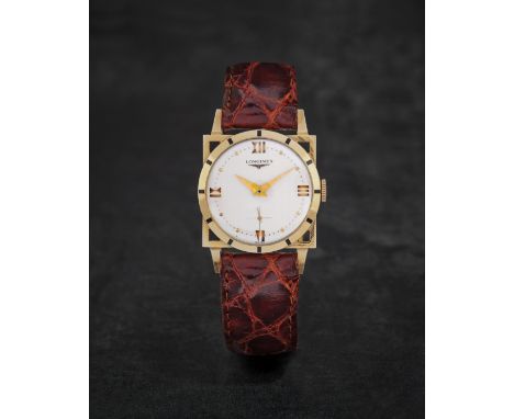 LONGINES. RARE MONTRE BRACELET EN OR JAUNE 14K (585) DE FORME CARREE ET LUNETTE AJOUREE MOUVEMENT MECANIQUELONGINES. AN UNUSU