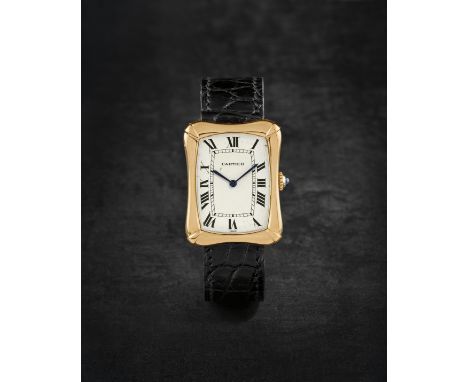 CARTIER. RARE MONTRE BRACELET EN OR JAUNE 18K (750) DE FORME RECTANGULAIRE MOUVEMENT MECANIQUECARTIER. AN UNUSUAL AND RARE 18