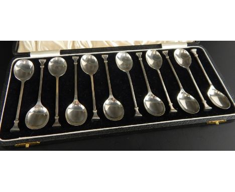 A set of twelve Edward VIII silver seal top spoons, in a fitted case, Birmingham 1936, 3½ozs