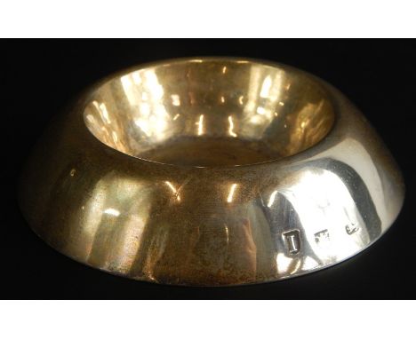 A plain Victorian silver ashtray, London, assay marks indistinct, 2¾ozs