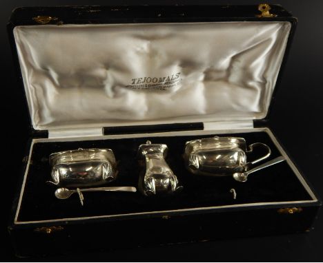 An Indian silver three piece cruet, comprising of a pair of open salts, a mustard pot and a pepper pot with two spoons, in fi