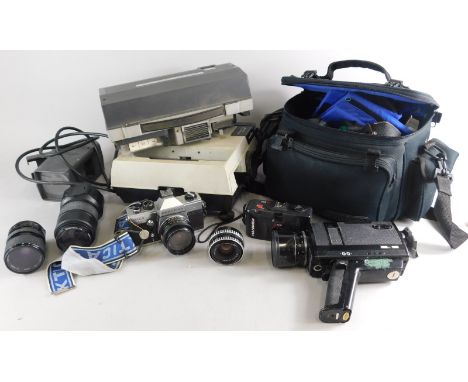 A quantity of camera equipment, to include a Praktica MTL5 camera, lens, etc. 