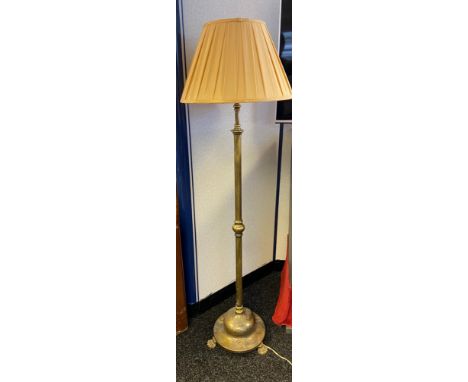 An Antique heavy brass rise and fall floor lamp. [Extends to 190cm] [In a working condition] 