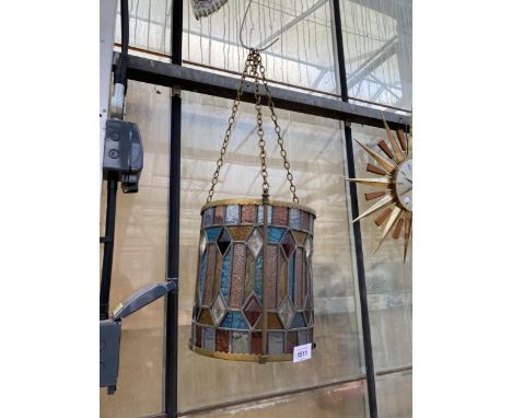 A VINTAGE BRASS LIGHT SHADE WITH GLAZED AND LEADED STAINGLASS AND BRASS HANGING CHAINS