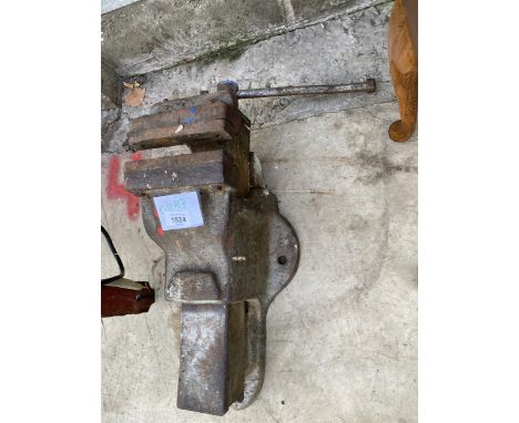 A LARGE HEAVY DUTY STEEL BENCH VICE