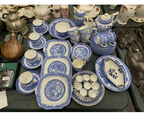 A LARGE QUANTITY OF BLUE AND WHITE WILLOW PATTERN TO INCLUDE A COFFEEPOT, TEAPOT, CUPS, SAUCERS, PLATES, ETC.,