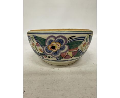 A VINTAGE POOLE POTTERY BOWL WITH FLORAL PATTERN AND IMPRESSED POOLE MARK TO THE BASE, DIAMETER 20CM