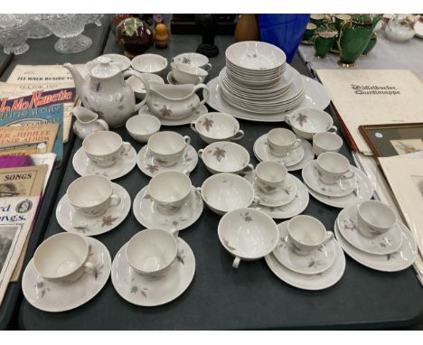 A LARGE QUANTITY OF ROYAL DOULTON TUMBLING LEAVES TO INCLUDE A COFFEEPOT, CUPS AND SAUCERS, SOUP COUPE'S, DINNER PLATES, ETC.