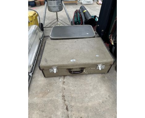 TWO VINTAGE TRAVEL CASES