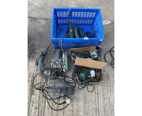 AN ASSORTMENT OF POWER TOOLS TO INCLUDE A BLACK AND DECKER JIGSAW, A BLACK AND DECKER DRILL AND A BOSCH SANDER ETC