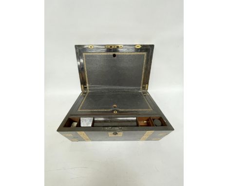 A LARGE MAHOGANY WRITING SLOPE BOX WITH ONE INKWELL, BRASS BINDING AND A VACANT CARTOUCHE, HEIGHT 19CM, WIDTH 46CM, DEPTH 28C