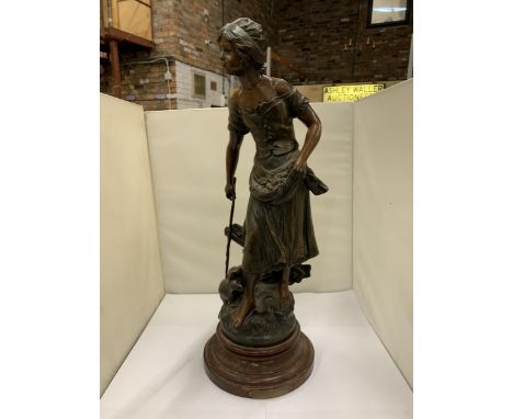 A BRONZE STYLE SPELTER FIGURINE OF A LADY WITH GEESE, HEIGHT 47CM